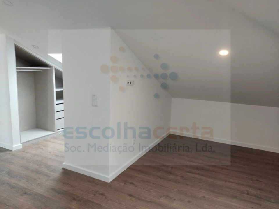 Apartamento T4 para Venda em Alcochete Foto 13