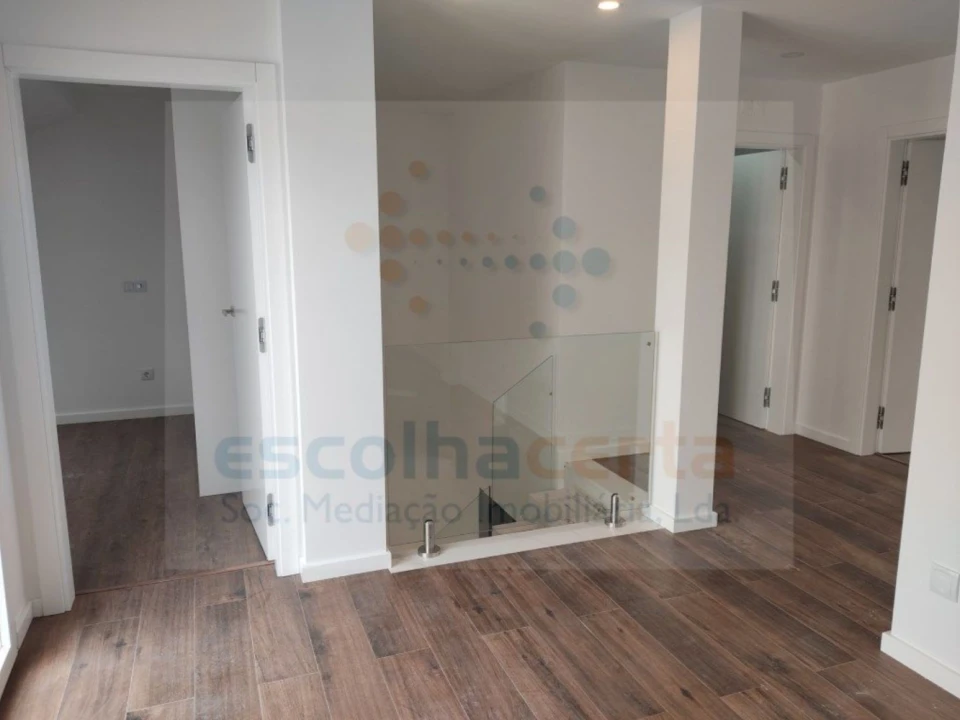 Apartamento T4 para Venda em Alcochete Foto 16