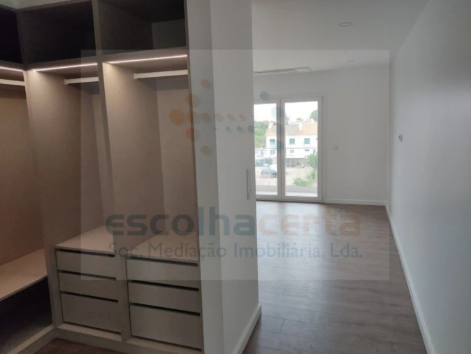 Apartamento T4 para Venda em Alcochete Foto 6