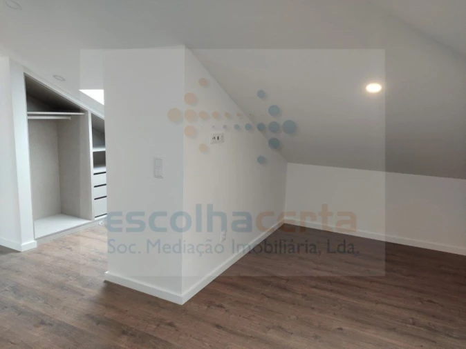 Apartamento T4 para Venda em Alcochete Foto 13