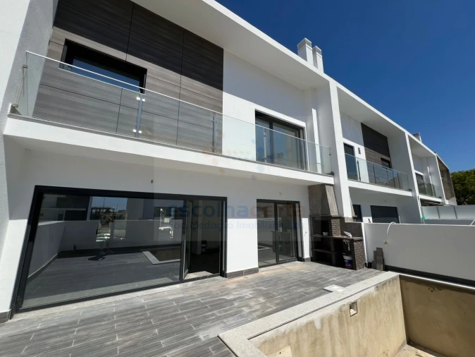 Moradia T4 para Venda em Alcochete Foto 1