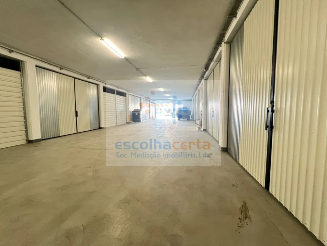 Loja para Arrendamento em Alhos Vedros Foto 7