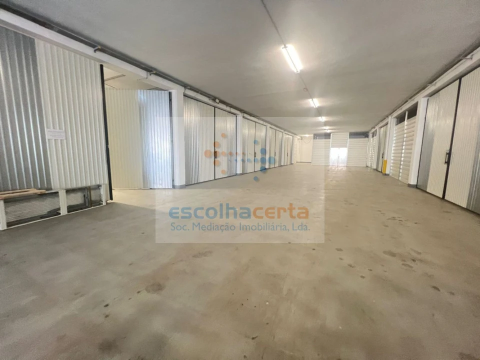 Loja para Arrendamento em Alhos Vedros Foto 1