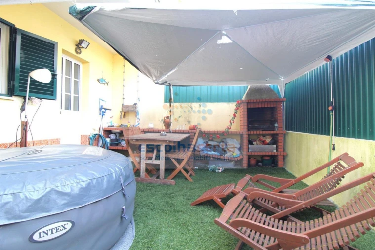 Moradia T3 para Venda em Corroios Foto 38