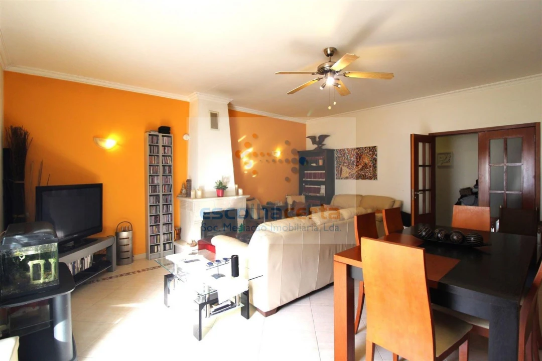 Moradia T3 para Venda em Corroios Foto 6