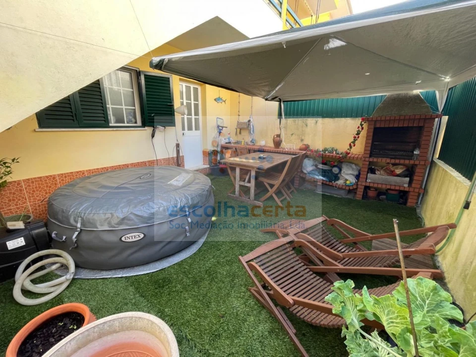 Moradia T3 para Venda em Corroios Foto 37