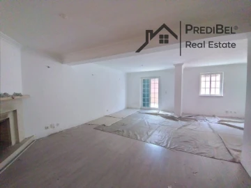 Moradia T5 para Venda em Rio de Mouro