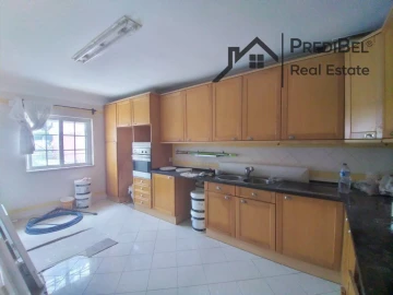 Moradia T5 para Venda em Rio de Mouro