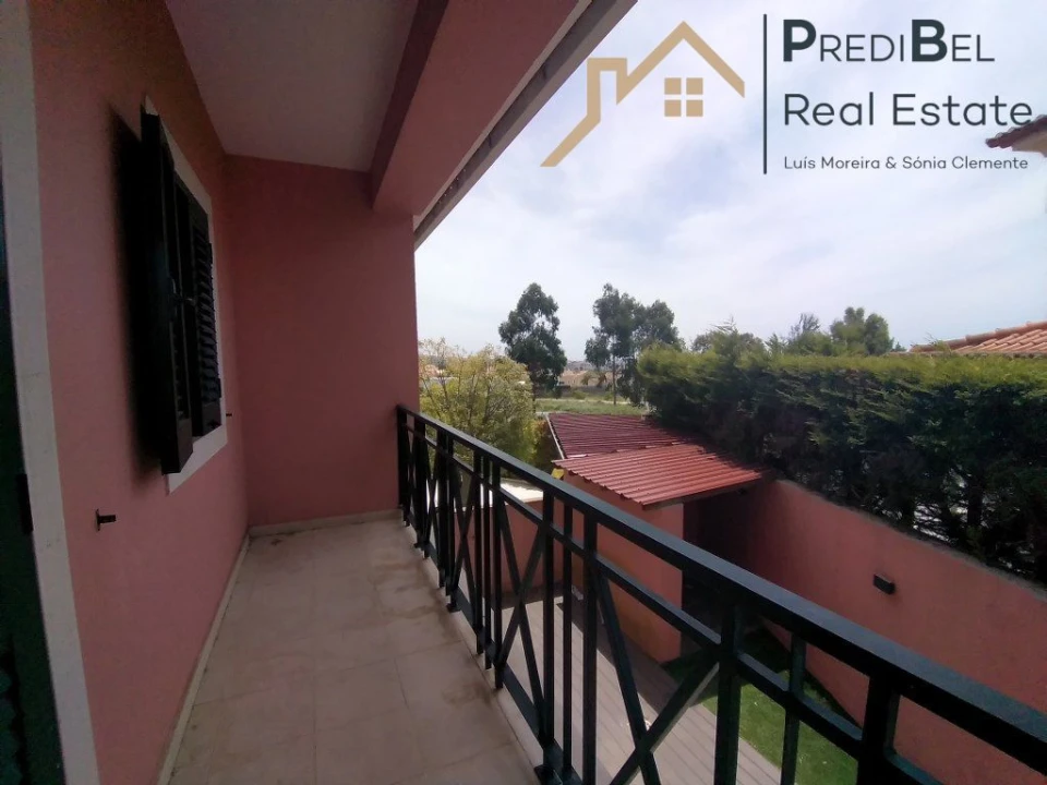 Moradia T5 para Venda em Rio de Mouro Foto 3