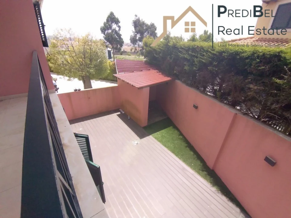 Moradia T5 para Venda em Rio de Mouro Foto 5