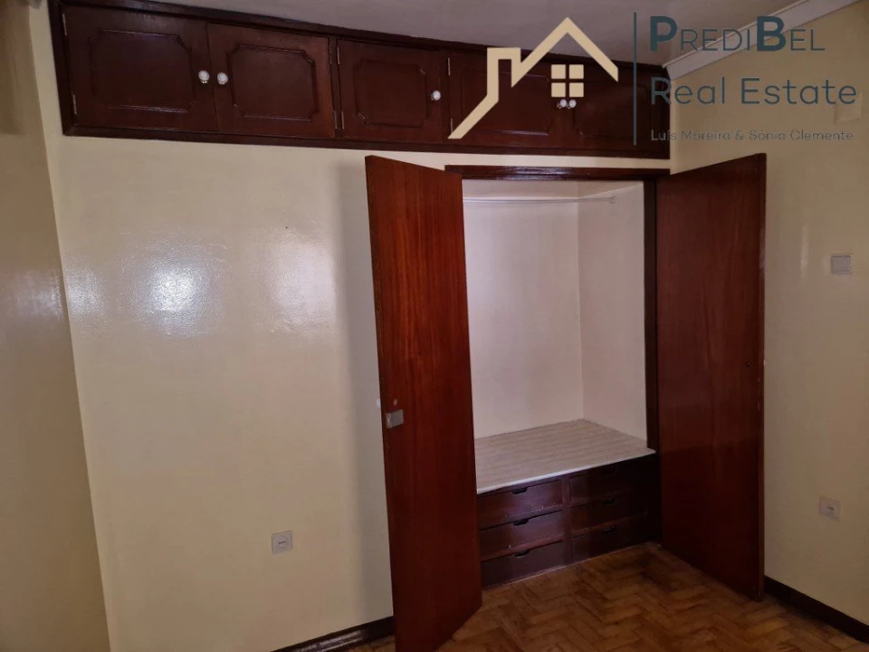 Apartamento T3 para Venda em Pontinha e Famões Foto 14