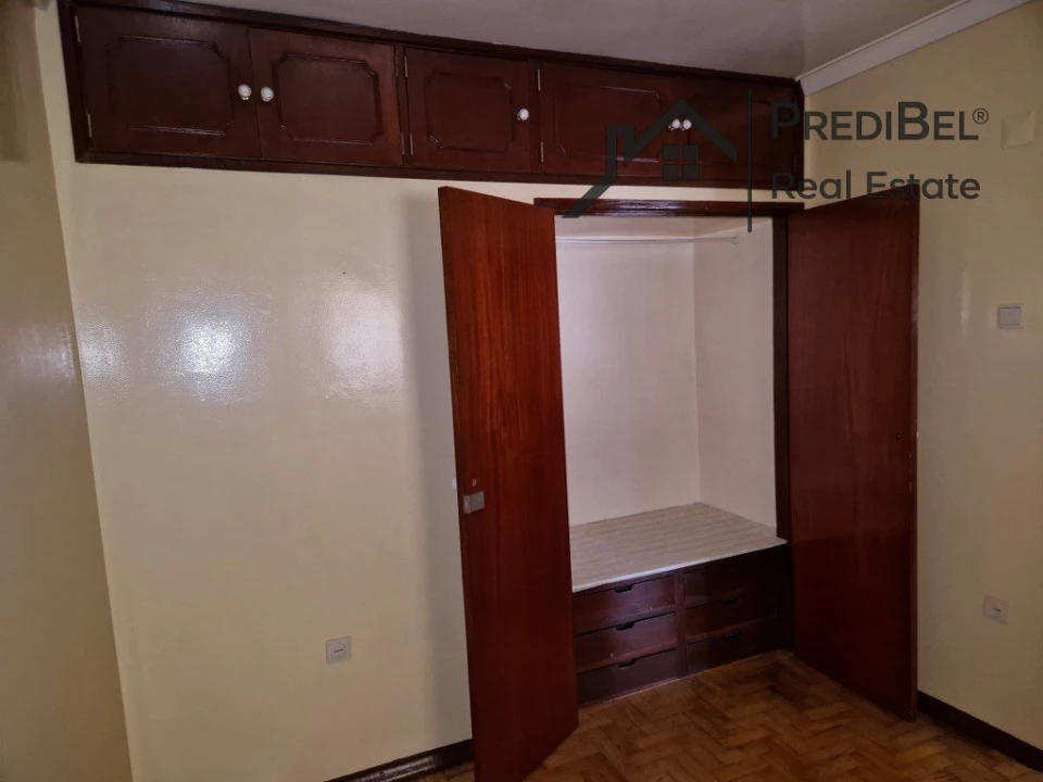 Apartamento T3 para Venda em Pontinha e Famões Foto 14