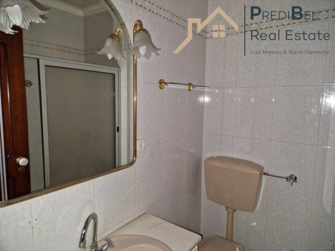 Apartamento T3 para Venda em Pontinha e Famões Foto 17