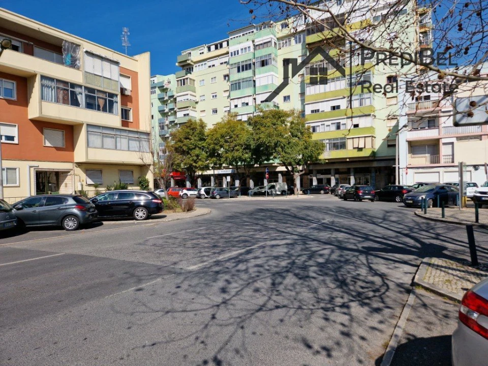 Apartamento T3 para Venda em Pontinha e Famões Foto 20