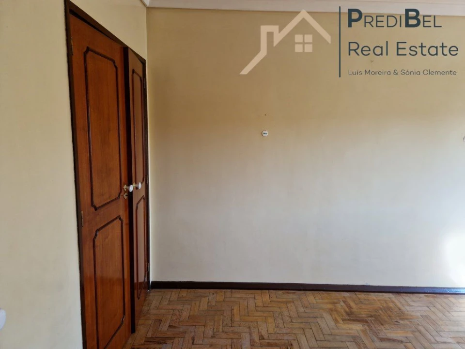 Apartamento T3 para Venda em Pontinha e Famões Foto 13