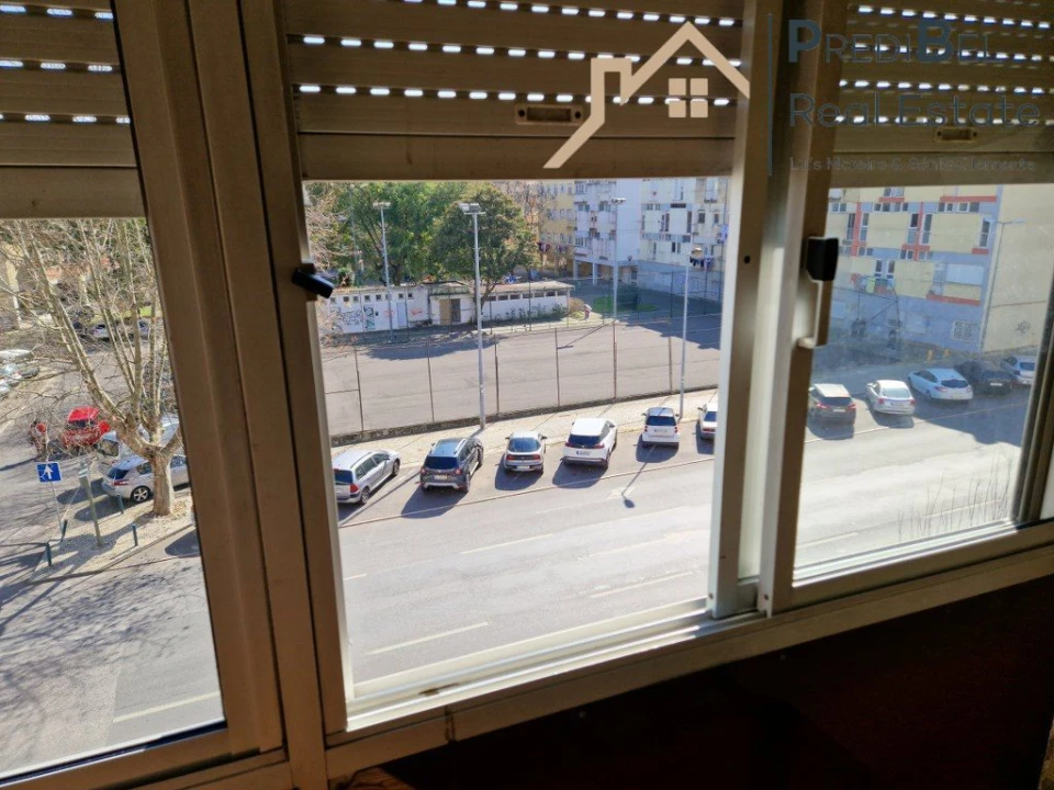 Apartamento T3 para Venda em Pontinha e Famões Foto 11