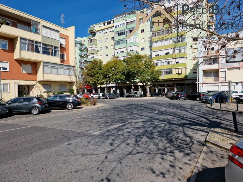 Apartamento T3 para Venda em Pontinha e Famões Foto 20