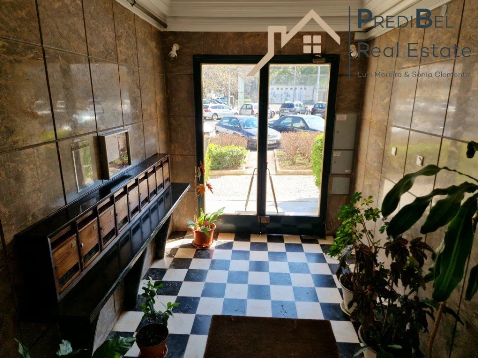 Apartamento T3 para Venda em Pontinha e Famões Foto 18