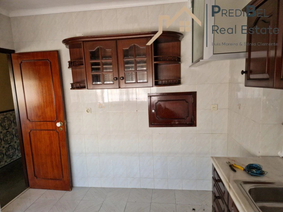 Apartamento T3 para Venda em Pontinha e Famões Foto 2