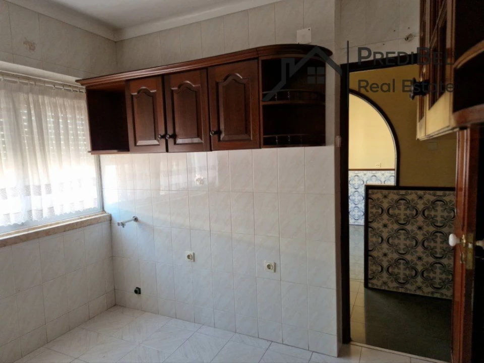 Apartamento T3 para Venda em Pontinha e Famões Foto 3