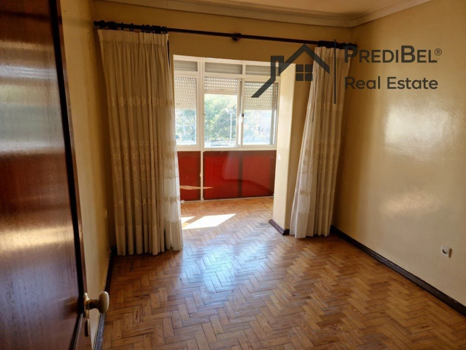 Apartamento T3 para Venda em Pontinha e Famões Foto 8
