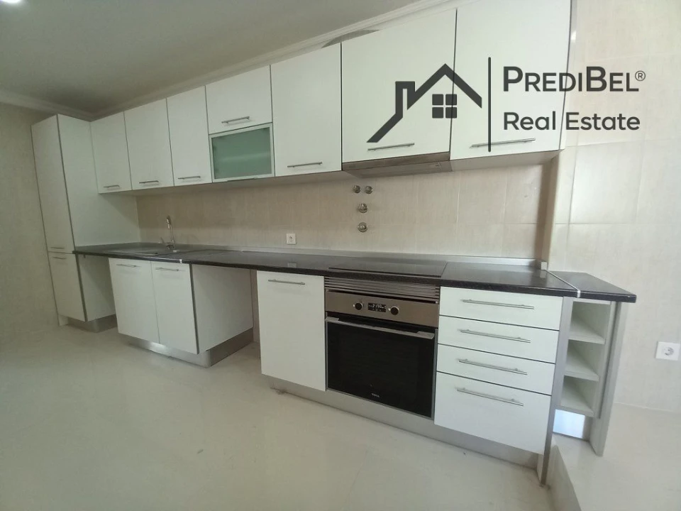 Moradia T3 para Venda em Carcavelos e Parede Foto 4