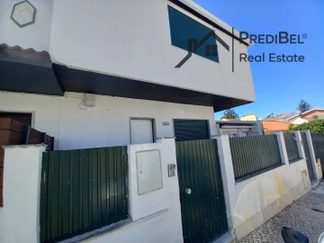 Moradia T3 para Venda em Carcavelos e Parede