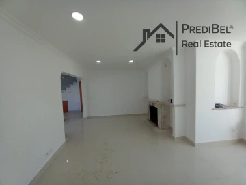 Moradia T3 para Venda em Carcavelos e Parede