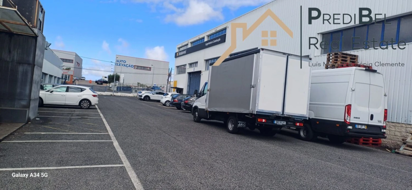 Loja para Venda em Rio de Mouro Foto 18