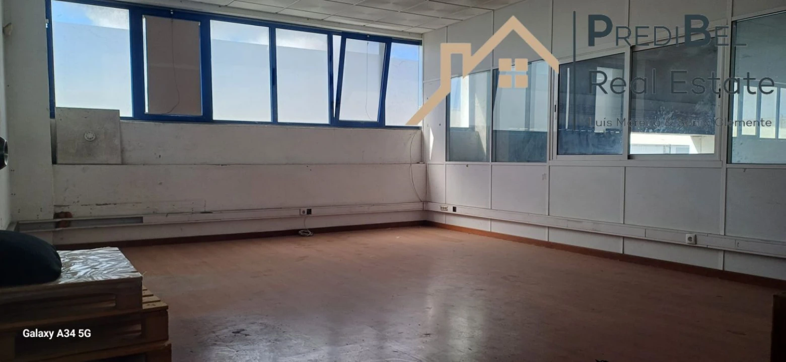 Loja para Venda em Rio de Mouro Foto 11