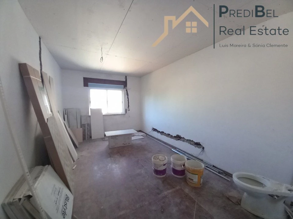 Apartamento T2 para Venda em Amora Foto 11