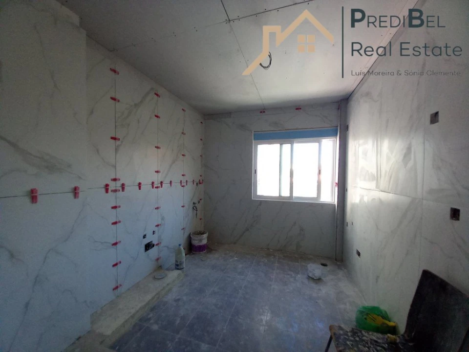 Apartamento T2 para Venda em Amora Foto 6