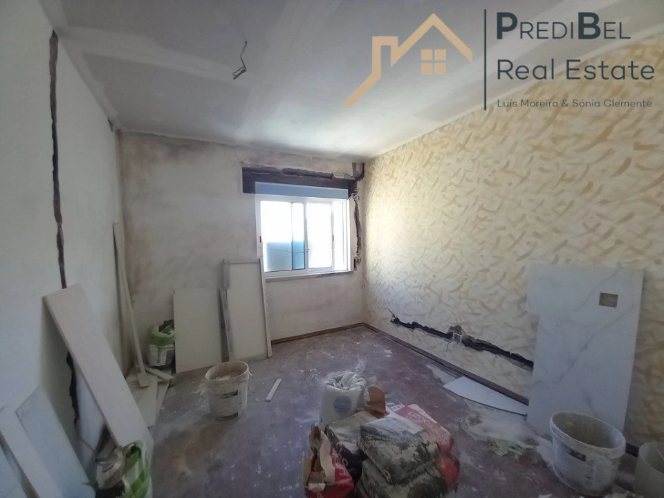 Apartamento T2 para Venda em Amora Foto 3