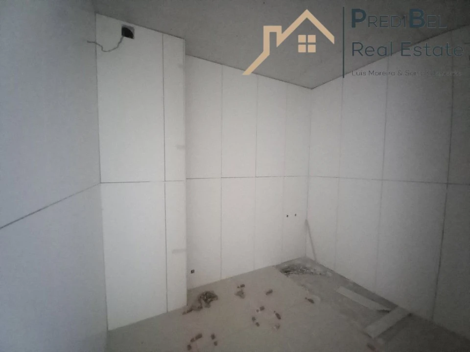 Apartamento T2 para Venda em Amora Foto 9