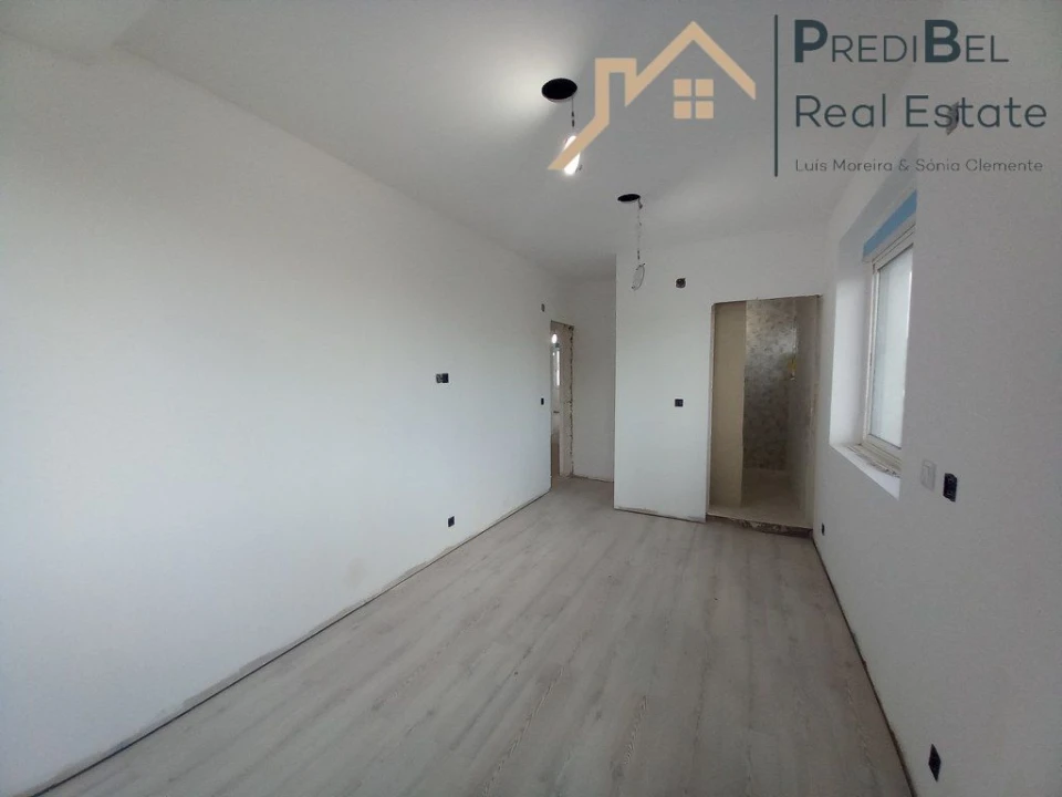 Apartamento T4 para Venda em Laranjeiro e Feijó Foto 33