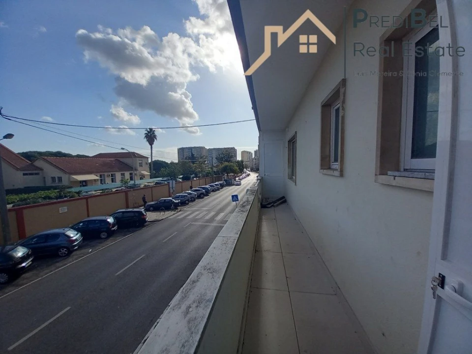 Apartamento T4 para Venda em Laranjeiro e Feijó Foto 19