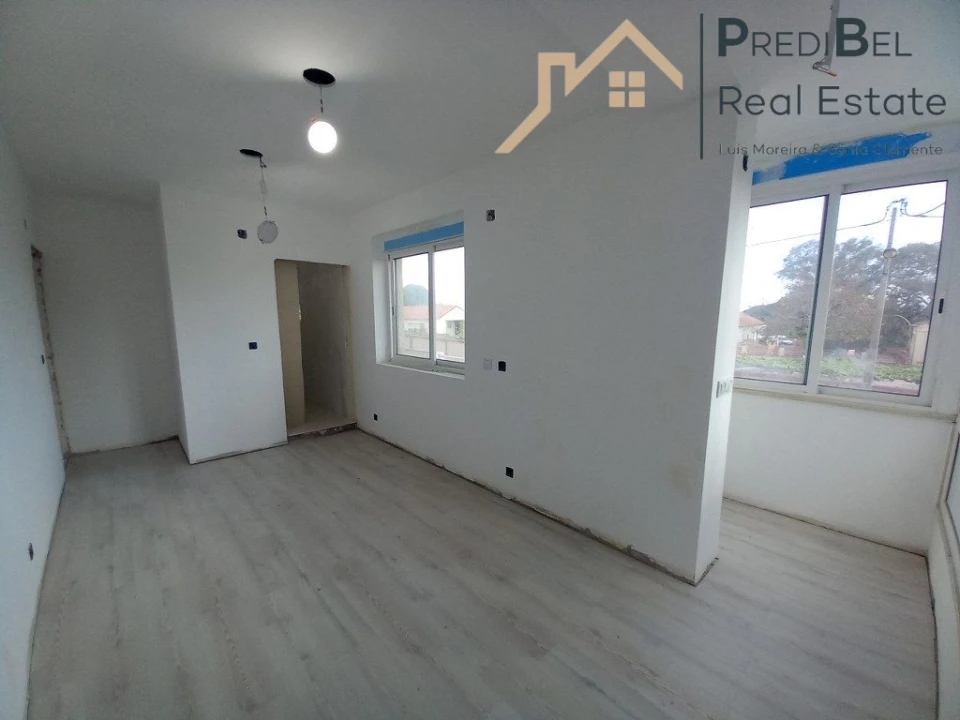 Apartamento T4 para Venda em Laranjeiro e Feijó Foto 34