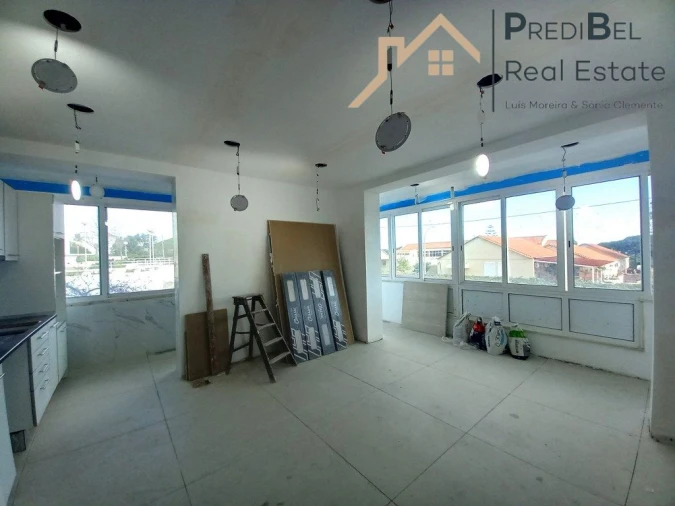 Apartamento T4 para Venda em Laranjeiro e Feijó Foto 2