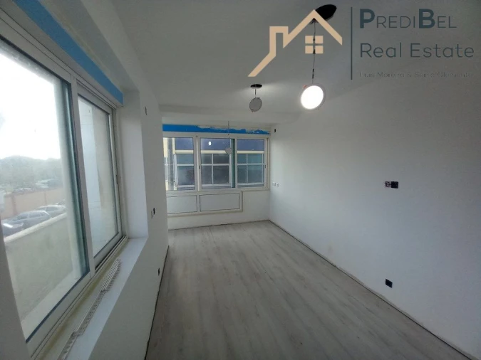 Apartamento T4 para Venda em Laranjeiro e Feijó Foto 37