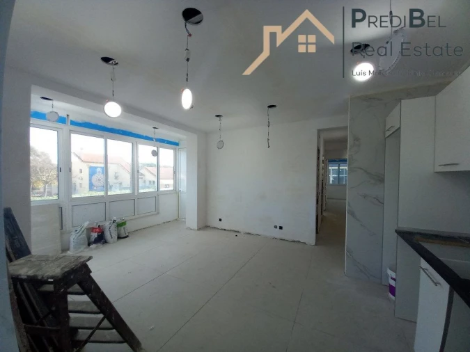 Apartamento T4 para Venda em Laranjeiro e Feijó Foto 17