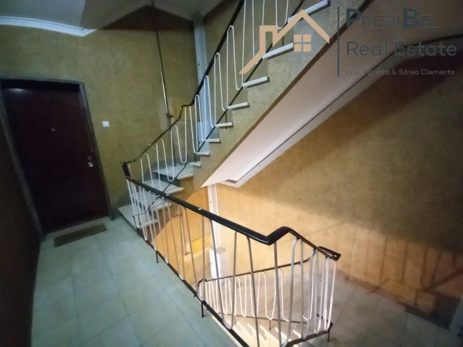 Apartamento T4 para Venda em Laranjeiro e Feijó Foto 7