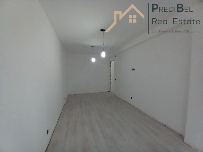 Apartamento T4 para Venda em Laranjeiro e Feijó Foto 4