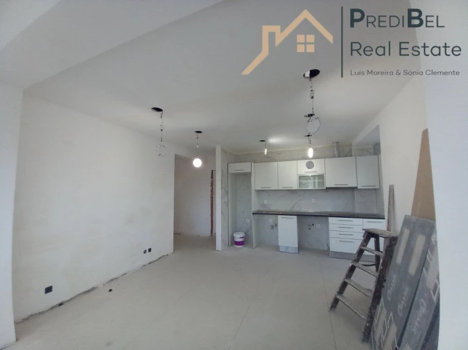 Apartamento T4 para Venda em Laranjeiro e Feijó Foto 21