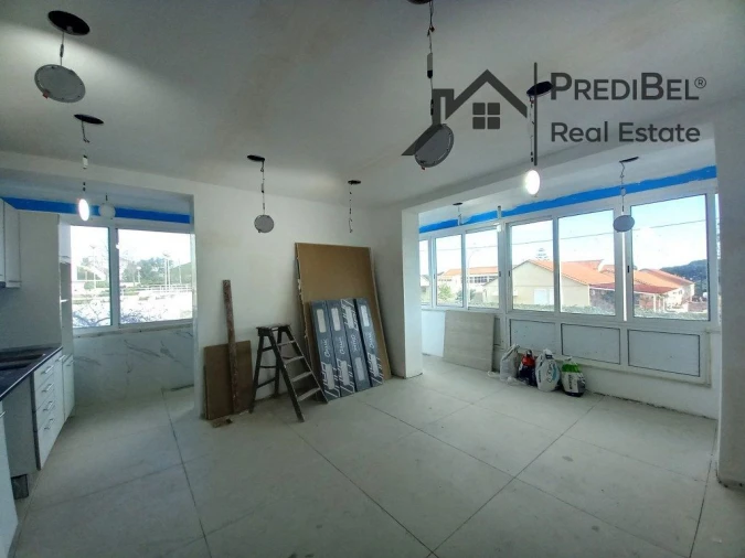 Apartamento T4 para Venda em Laranjeiro e Feijó Foto 2