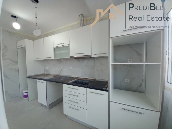 Apartamento T4 para Venda em Laranjeiro e Feijó Foto 16