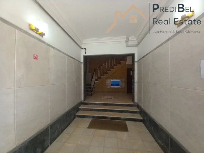 Apartamento T4 para Venda em Laranjeiro e Feijó Foto 9