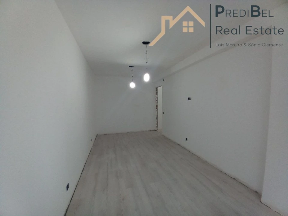 Apartamento T4 para Venda em Laranjeiro e Feijó Foto 4