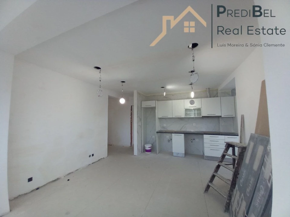 Apartamento T4 para Venda em Laranjeiro e Feijó Foto 21