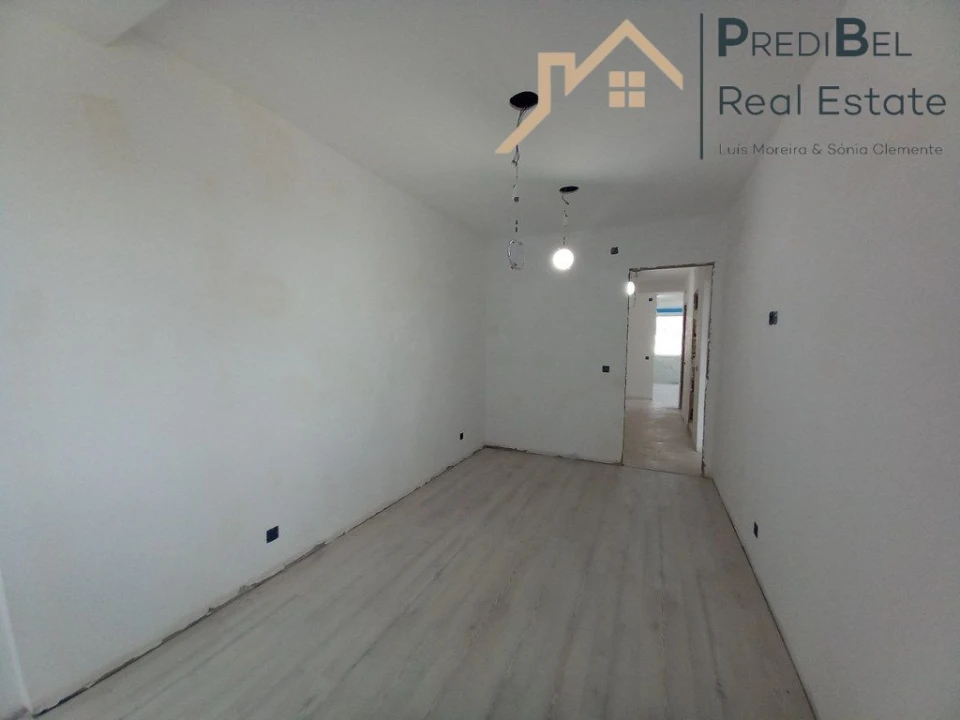 Apartamento T4 para Venda em Laranjeiro e Feijó Foto 39