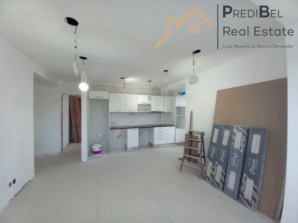 Apartamento T4 para Venda em Laranjeiro e Feijó Foto 14